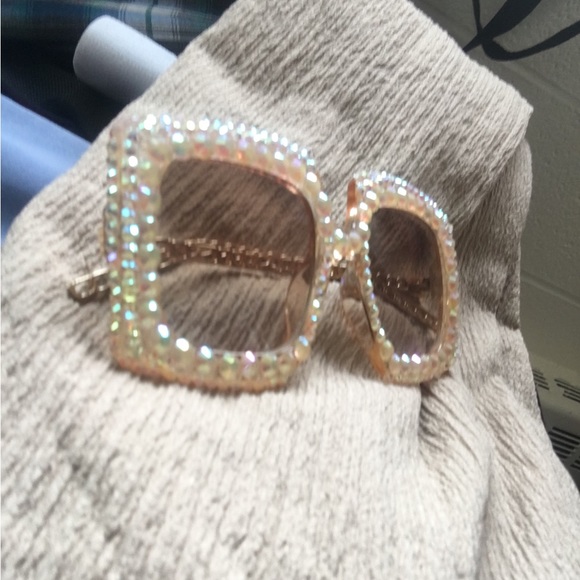 Accessories - Pretty and Unique Dressed Sunglasses. Not new. Case provided 🌹👍🏼